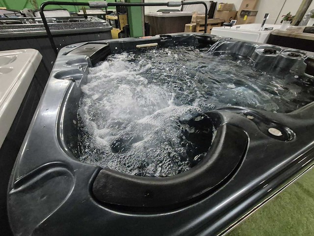 Gecko 5 persoons jacuzzi en buitenspa - afbeelding 14 van  21
