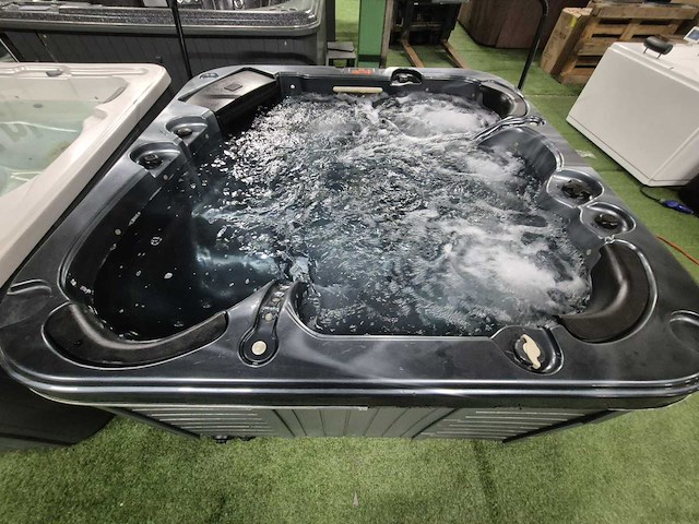 Gecko 5 persoons jacuzzi en buitenspa - afbeelding 21 van  21