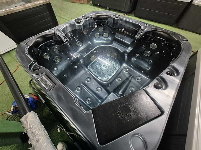 Gecko 5 persoons jacuzzi en buitenspa - afbeelding 16 van  21