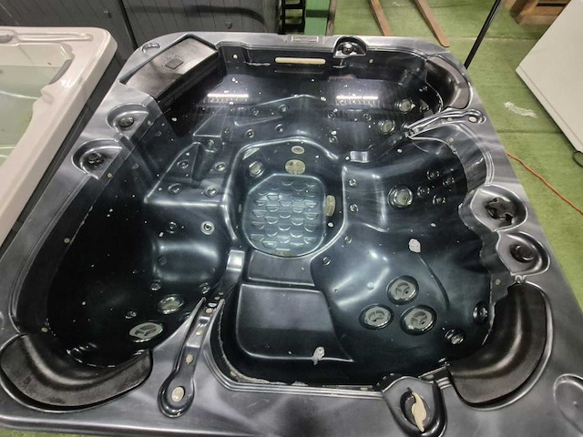 Gecko 5 persoons jacuzzi en buitenspa - afbeelding 10 van  21