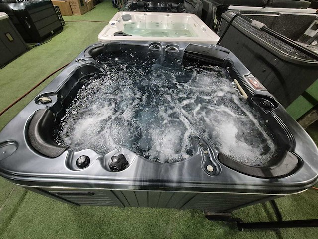 Gecko 5 persoons jacuzzi en buitenspa - afbeelding 11 van  21