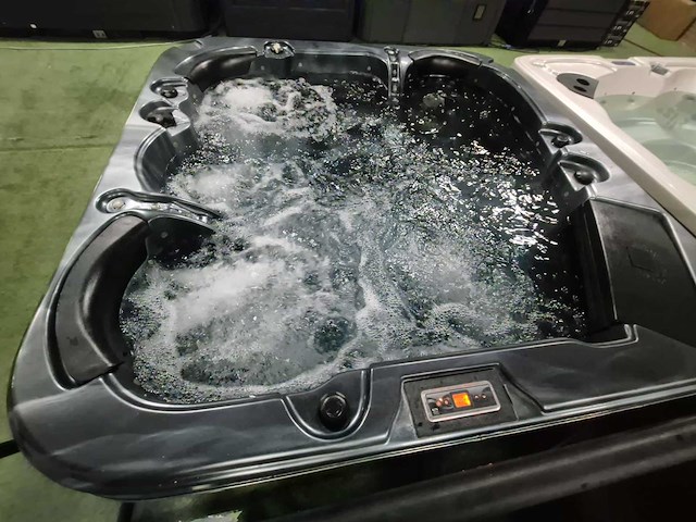 Gecko 5 persoons jacuzzi en buitenspa - afbeelding 16 van  21