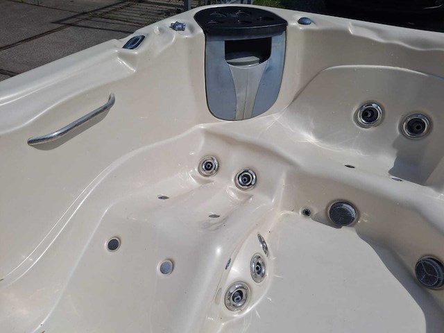Gecko 6 persoons jacuzzi en buitenspa - afbeelding 3 van  31