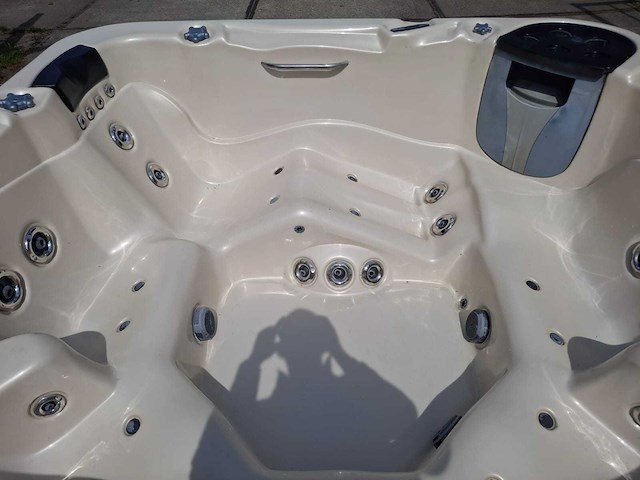 Gecko 6 persoons jacuzzi en buitenspa - afbeelding 4 van  31
