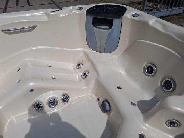 Gecko 6 persoons jacuzzi en buitenspa - afbeelding 5 van  31