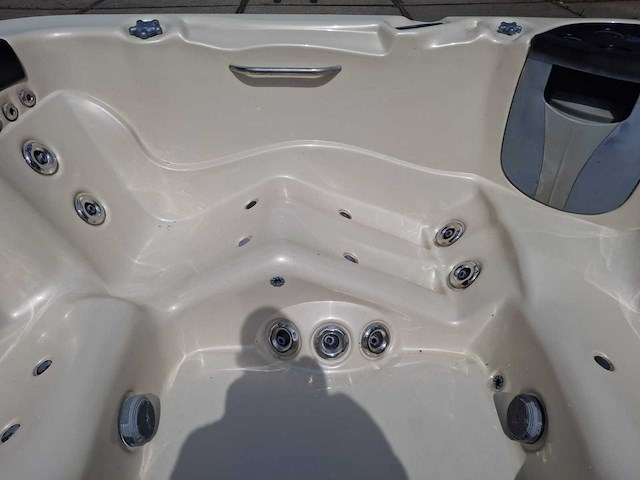 Gecko 6 persoons jacuzzi en buitenspa - afbeelding 6 van  31