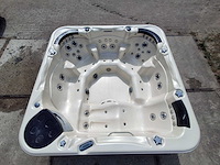 Gecko 6 persoons jacuzzi en buitenspa - afbeelding 1 van  31