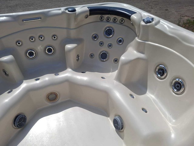 Gecko 6 persoons jacuzzi en buitenspa - afbeelding 14 van  31