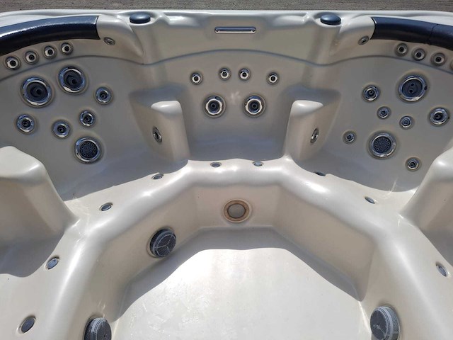 Gecko 6 persoons jacuzzi en buitenspa - afbeelding 15 van  31