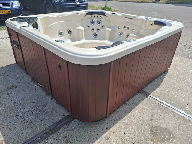 Gecko 6 persoons jacuzzi en buitenspa - afbeelding 17 van  31