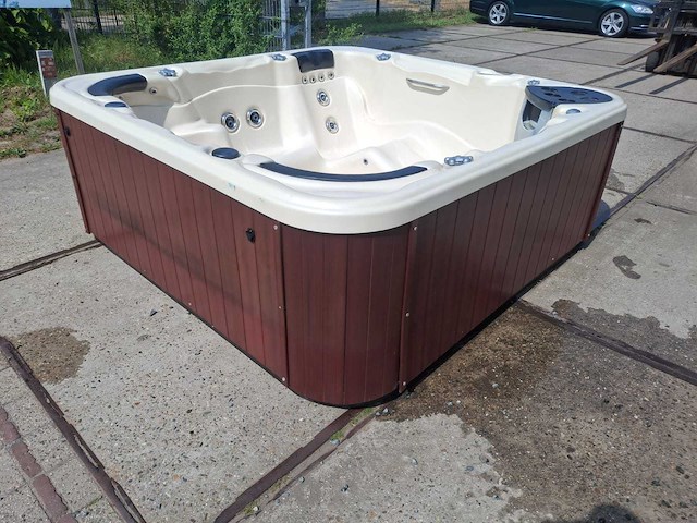 Gecko 6 persoons jacuzzi en buitenspa - afbeelding 21 van  31