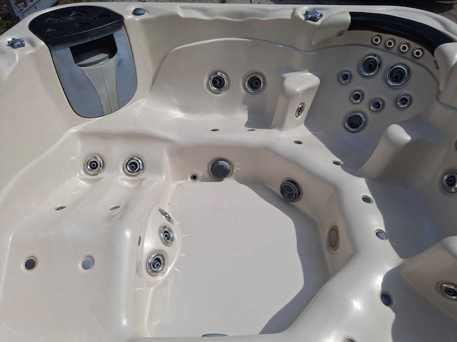Gecko 6 persoons jacuzzi en buitenspa - afbeelding 31 van  31