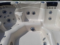 Gecko 6 persoons jacuzzi en buitenspa - afbeelding 1 van  17