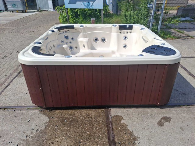 Gecko 6 persoons jacuzzi en buitenspa - afbeelding 12 van  17