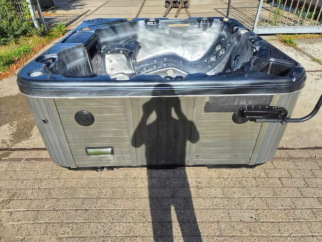 Gecko 6 persoons jacuzzi en buitenspa - afbeelding 2 van  30