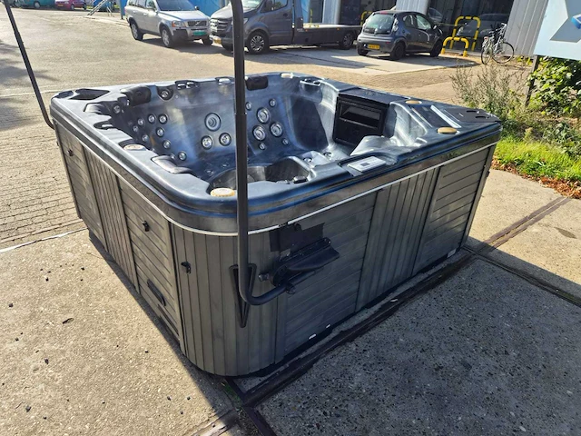 Gecko 6 persoons jacuzzi en buitenspa - afbeelding 28 van  30