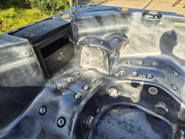 Gecko 6 persoons jacuzzi en buitenspa - afbeelding 6 van  24