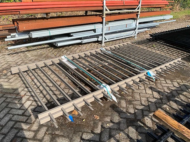 Gecoat spijlenhekwerk (2x) - afbeelding 1 van  2