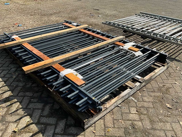 Gecoat spijlenhekwerk (4x) - afbeelding 2 van  4