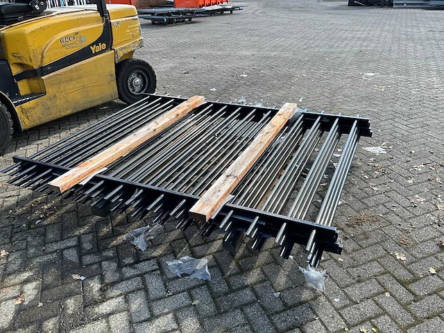 Gecoat spijlenhekwerk (4x) - afbeelding 4 van  6