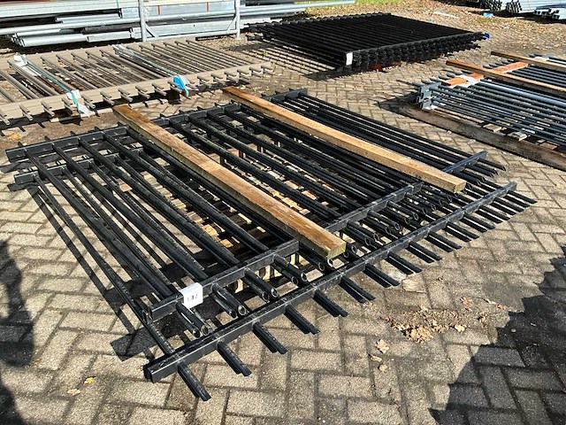 Gecoat spijlenhekwerk (4x) - afbeelding 1 van  6