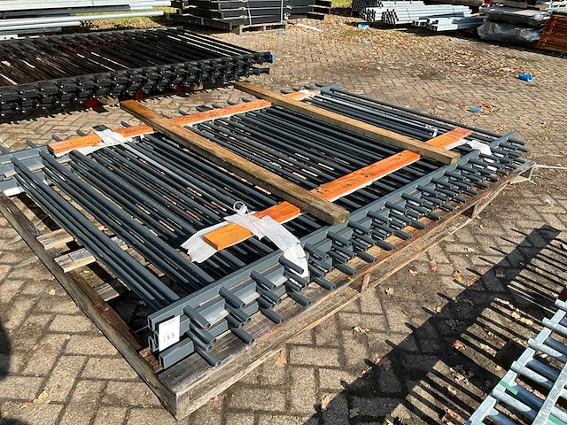 Gecoat spijlenhekwerk (4x) - afbeelding 1 van  6