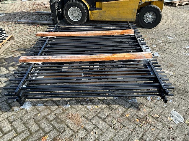 Gecoat spijlenhekwerk (4x) - afbeelding 1 van  4