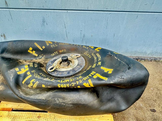 Gecoate opvouwbare brandstoftank - afbeelding 1 van  4