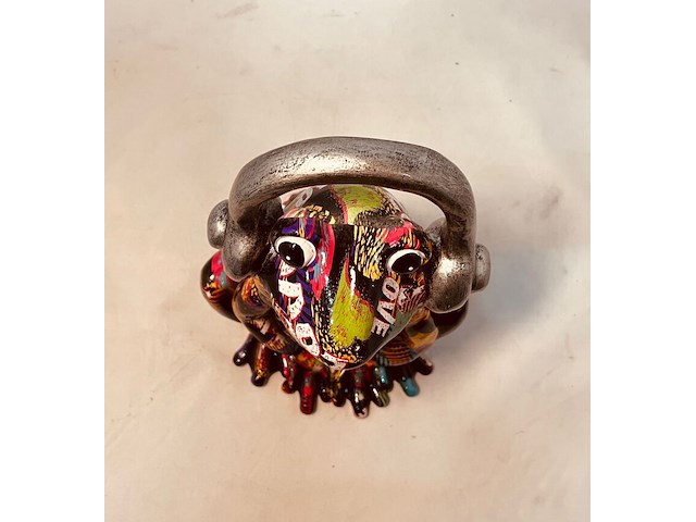 Gedecoreerd kikker sculptuur - afbeelding 5 van  5