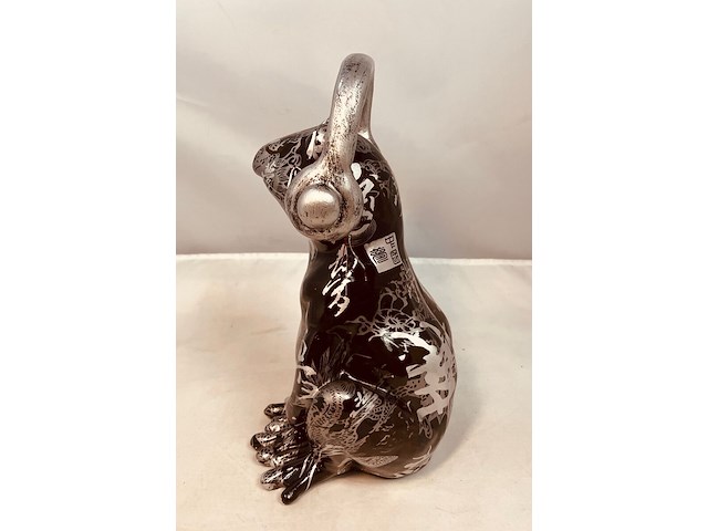 Gedecoreerd kikker sculptuur - afbeelding 3 van  5
