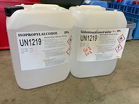 Gedemineraliseerd water / isopropylalcohol flacon (13x) - afbeelding 1 van  3