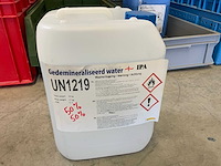 Gedemineraliseerd water / isopropylalcohol flacon (13x) - afbeelding 4 van  5