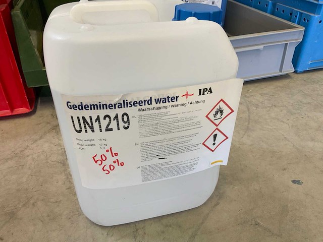 Gedemineraliseerd water / isopropylalcohol flacon (13x) - afbeelding 5 van  5