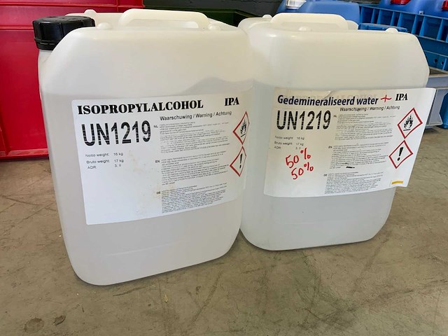 Gedemineraliseerd water / isopropylalcohol flacon (13x) - afbeelding 3 van  3