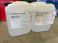 Gedemineraliseerd water / isopropylalcohol flacon (13x) - afbeelding 3 van  3