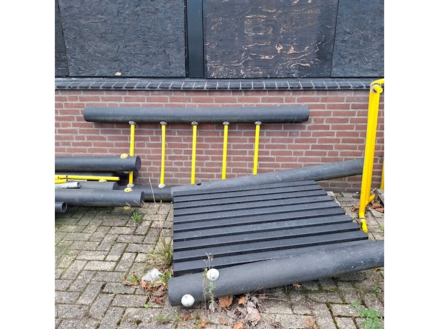 Gedemonteerd speeltoestel - afbeelding 8 van  28