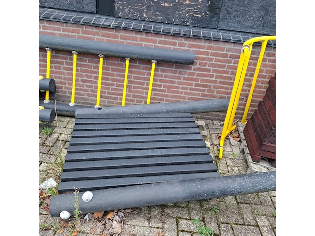 Gedemonteerd speeltoestel - afbeelding 9 van  28