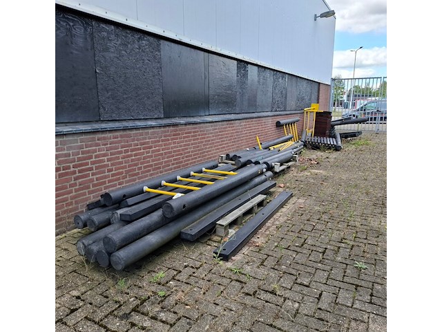 Gedemonteerd speeltoestel - afbeelding 1 van  28