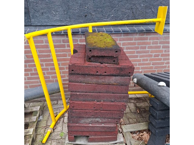 Gedemonteerd speeltoestel - afbeelding 14 van  28
