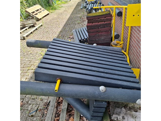 Gedemonteerd speeltoestel - afbeelding 17 van  28