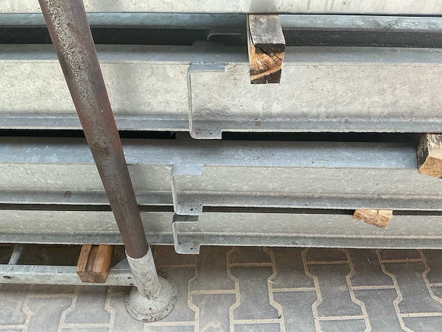 Gedemonteerde loods / schuur 36 x 12 m – verzinkte staalconstructie met houten gordingen - afbeelding 15 van  24