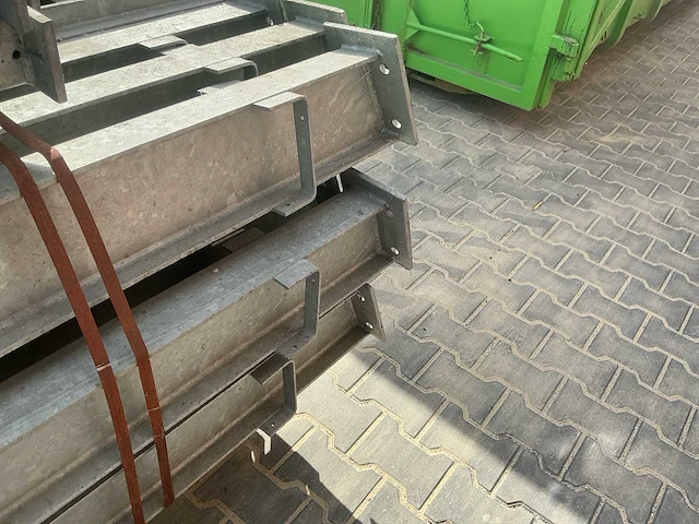 Gedemonteerde loods / schuur 36 x 12 m – verzinkte staalconstructie met houten gordingen - afbeelding 16 van  24