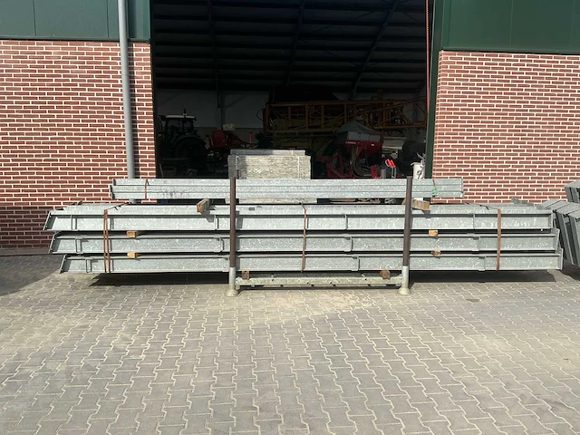 Gedemonteerde loods / schuur 36 x 12 m – verzinkte staalconstructie met houten gordingen - afbeelding 12 van  24