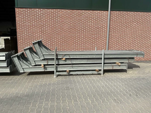 Gedemonteerde loods / schuur 36 x 12 m – verzinkte staalconstructie met houten gordingen - afbeelding 18 van  24