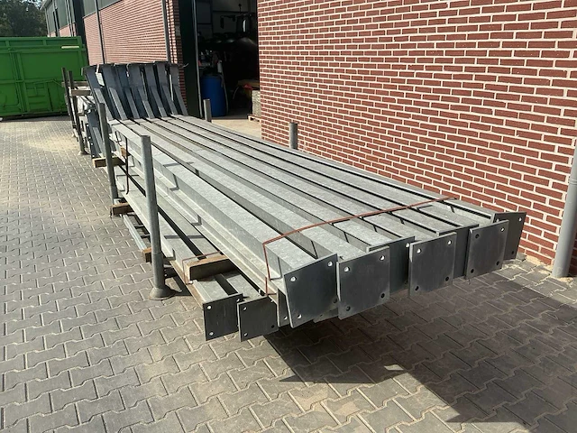 Gedemonteerde loods / schuur 36 x 12 m – verzinkte staalconstructie met houten gordingen - afbeelding 19 van  24