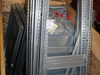 Gedemonteerde magazijnstelling bestaande uit 7 staanders met lengte 170 cm en 15 leggers met afmeting 45 x ... - afbeelding 3 van  3