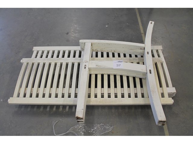 Gedemonteerde tuinbank .afmeting 110 x 60 x 90 cm. - afbeelding 1 van  1