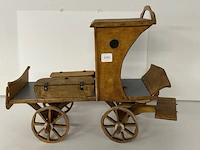 Gedetailleerd houten miniatuur vrachtwagen - afbeelding 1 van  3