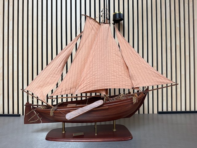 Gedetailleerd houten scheepsmodel botter 1912 - afbeelding 1 van  8