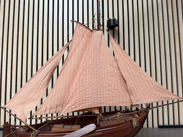 Gedetailleerd houten scheepsmodel botter 1912 - afbeelding 2 van  8